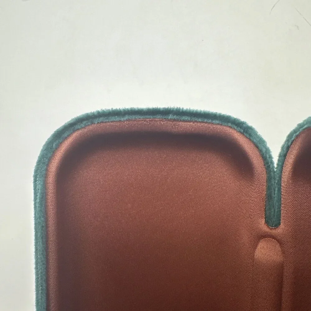 GUCCI AUTHENTIC DESIGNER HARD VELVET CLAMSHELL EYEGLASS SUNGLASSES CASE IN GREEN